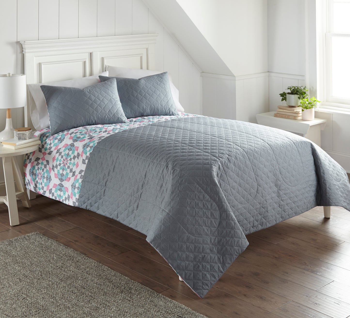 Clearance Seersucker Reversible Quilt Sets