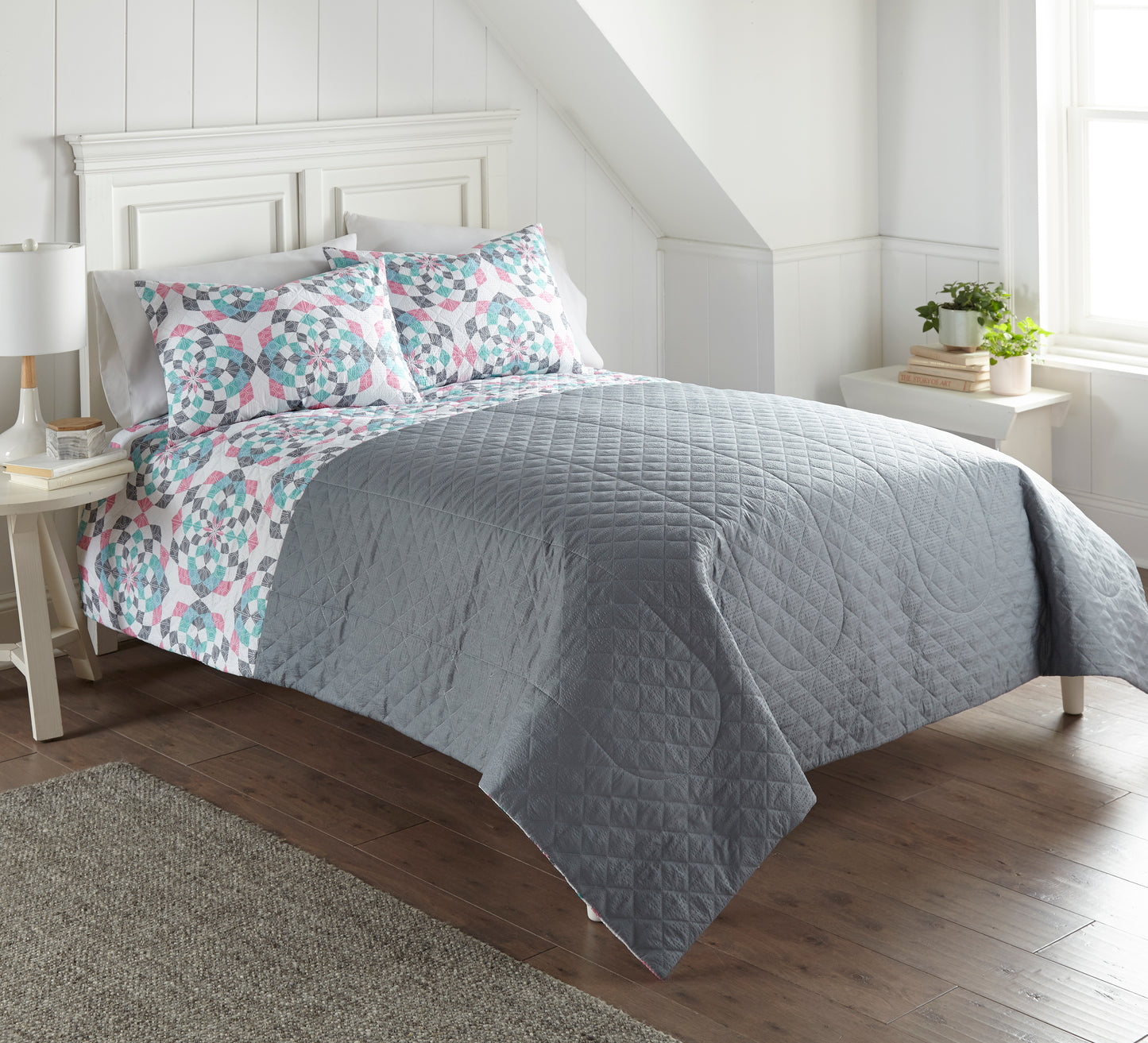 Clearance Seersucker Reversible Quilt Sets