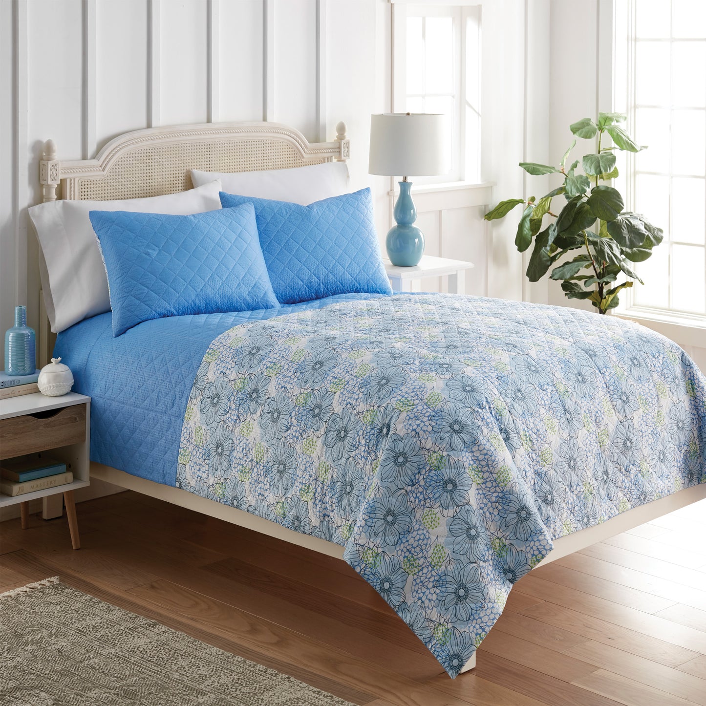 Clearance Seersucker Reversible Quilt Sets