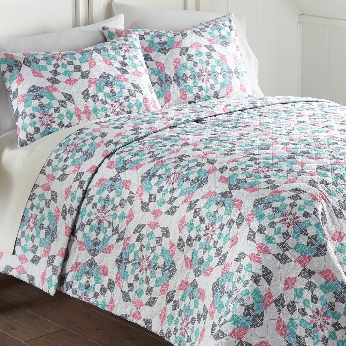 Clearance Seersucker Reversible Quilt Sets